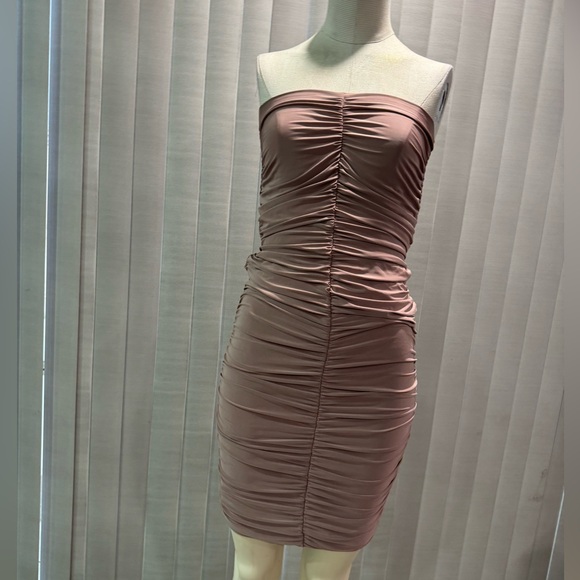 SOLDADO🌸AMTIOUS ruched dress ✨ - Picture 4 of 7